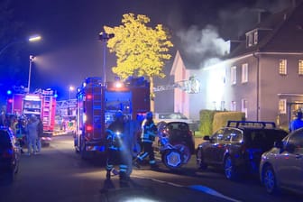 Die Feuerwehr musste am Freitagabend zu einem Brand in den Stadtteil Scharnhorst ausrücken. Die Löscharbeiten dauerten mehrere Stunden.
