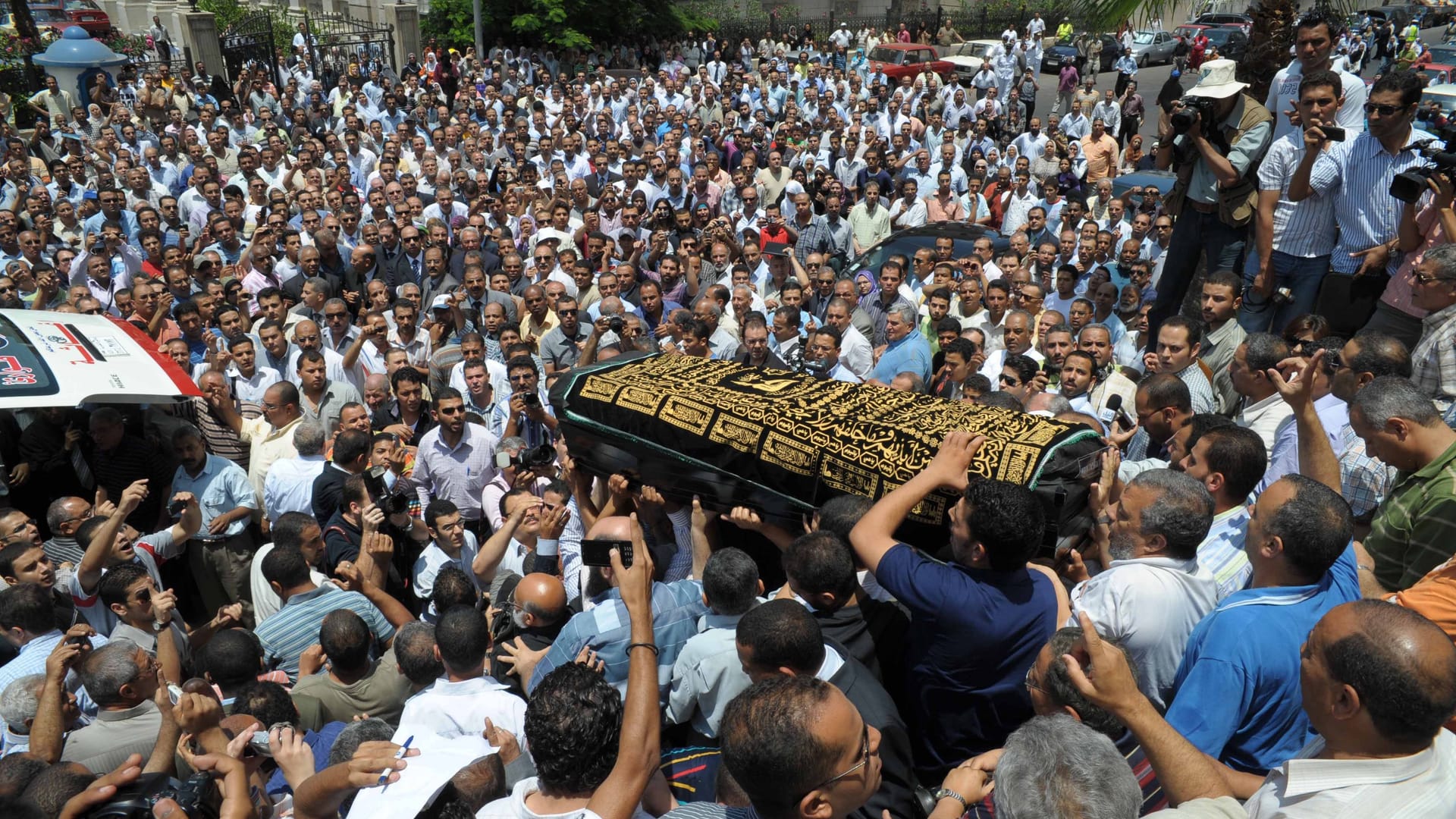 Sarg von Marwa El-Sherbini bei der Trauerfeier in Alexandria, Ägypten (Archivbild): Die Tat löste international Proteste aus.