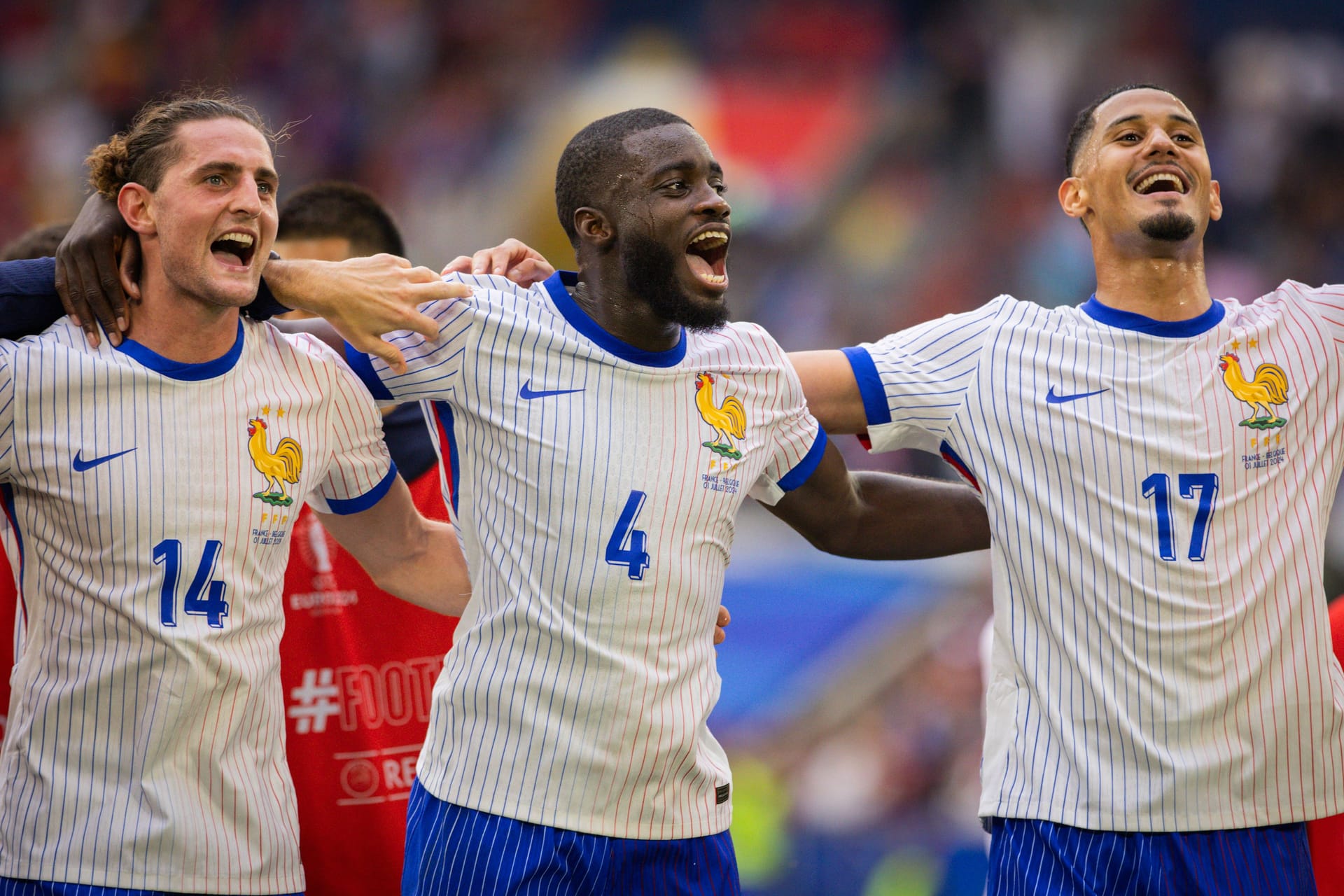 Frankreichs Adrien Rabiot, Dayot Upamecano und William Saliba (von links) in Düsseldorf: Die Équipe Tricolore meidet Bus und Bahn.