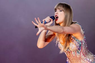 Taylor Swift wechselt in dreieinhalb Stunden 20-mal ihr Outfit. Sie spielt im Rahmen ihrer aktuellen Tour weltweit 152 Konzerte, davon sieben in Deutschland.