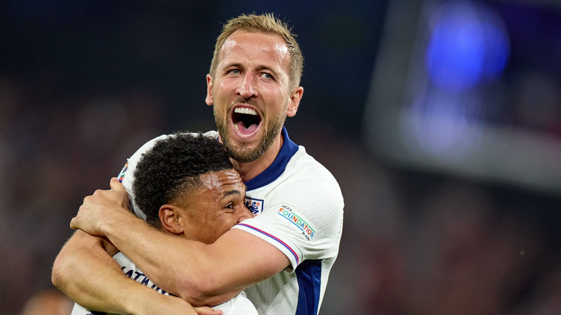 Harry Kane jubelt mit Sammie Watkins: Die Mannschaft um den englischen Kapitän spielt keinen attraktiven, aber effektiven Fußball.