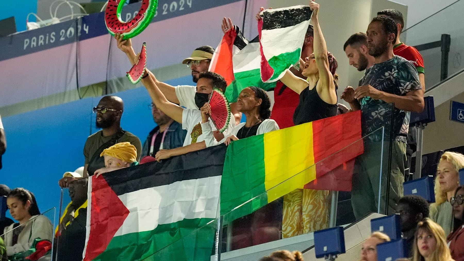 Israels Olympia-Start: Polizei, Pfiffe und Palästina-Fahnen