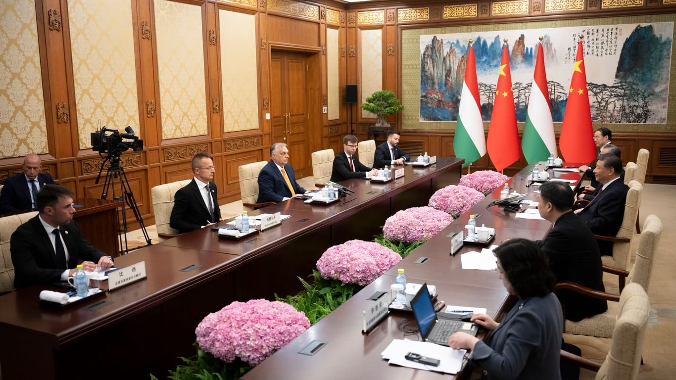 Ungarns Ministerpräsident Orban überraschend in China