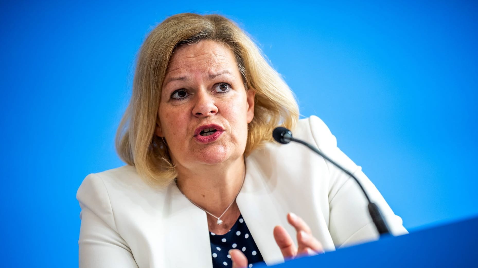 Berlin: Nancy Faeser (SPD), Bundesministerin des Innern und Heimat, spricht bei einer Pressekonferenz im Haus der Bundespressekonferenz.