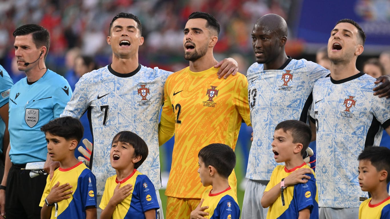Auch beim Spiel Portugal gegen Georgien sangen die Einlaufkinder mit.