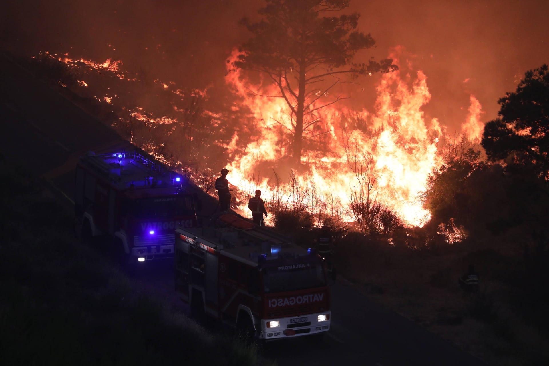 Feuer am Biokovo Nationalpark: In Kroatien brennen derzeit hunderte Hektar Wald.