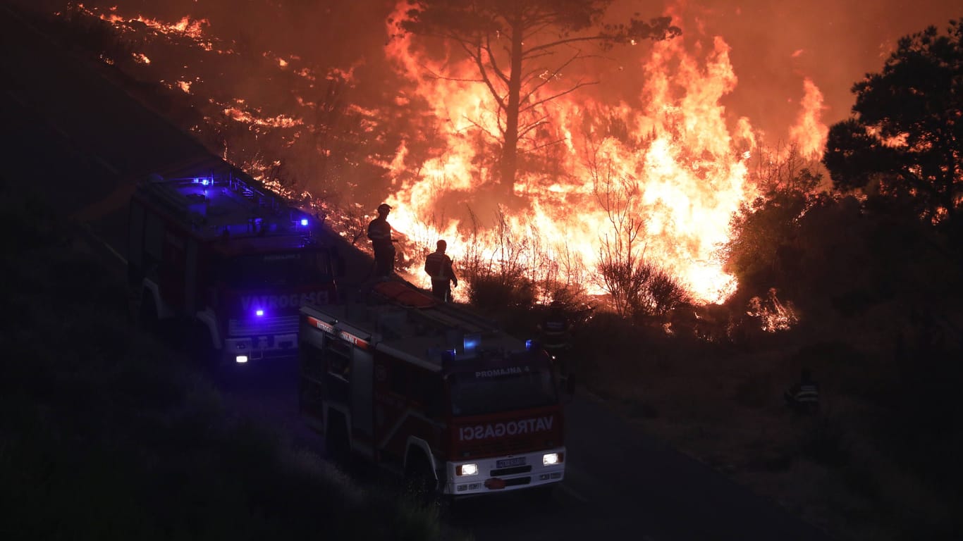 Feuer am Biokovo Nationalpark: In Kroatien brennen derzeit hunderte Hektar Wald.