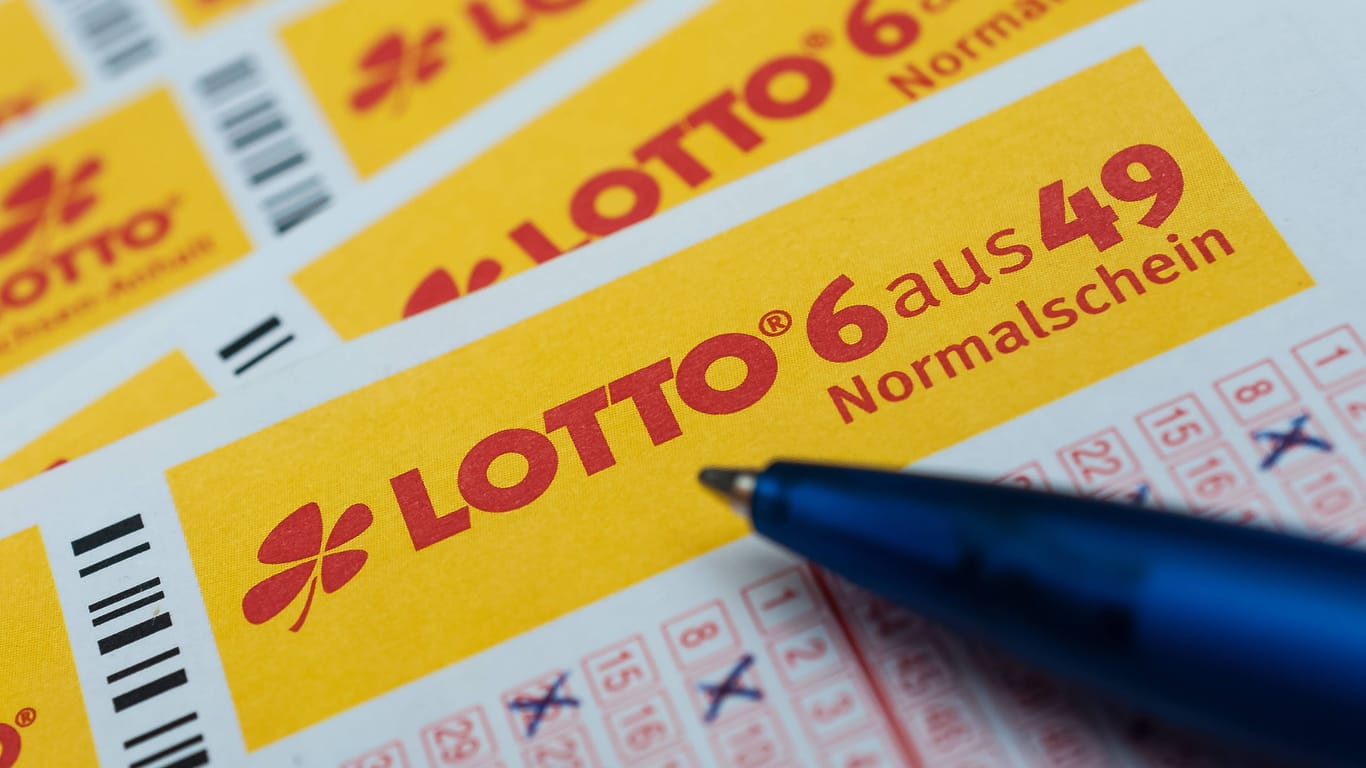 Ein Lotto-Spielschein (Archivbild): Eine Person aus Berlin ist jetzt Millionär.