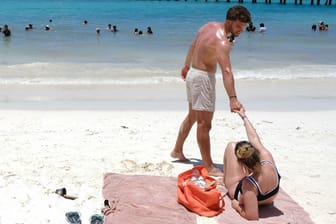 Touristen am Strand von Cancún: Kurz vor dem Sturm herrschte noch Urlaubsstimmung.