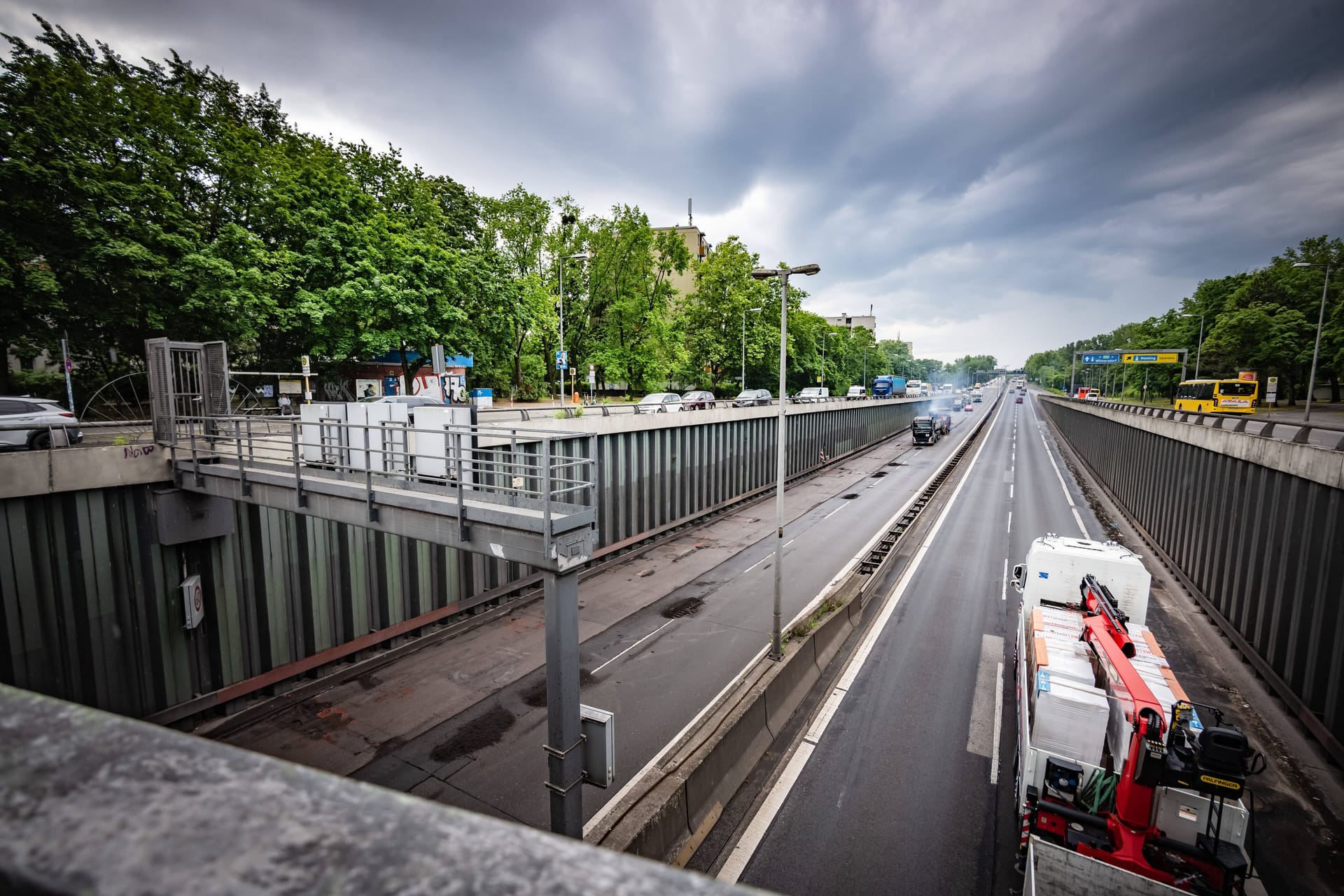 Die A111 (Archivbild): In Berlin haben Unbekannte Steine auf eine Autobahn geworfen.