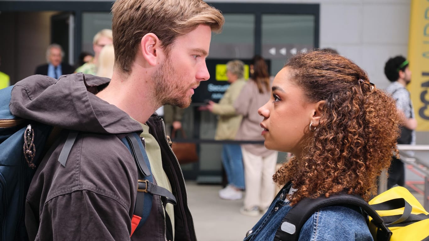 Valentin (Aaron Koszuta) und Paula (Jess Maura): Die beiden haben Gefühle füreinander.