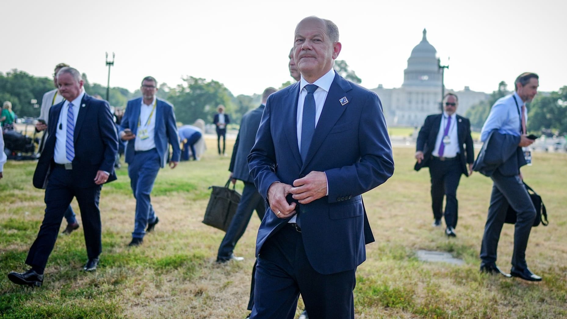 Olaf Scholz vor dem Kapitol in Washington: Auf dem Nato-Jubiläumsgipfel erfährt der Kanzler große Wertschätzung.