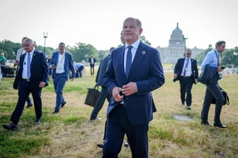 Olaf Scholz vor dem Kapitol in Washington: Auf dem Nato-Jubiläumsgipfel erfährt der Kanzler große Wertschätzung.