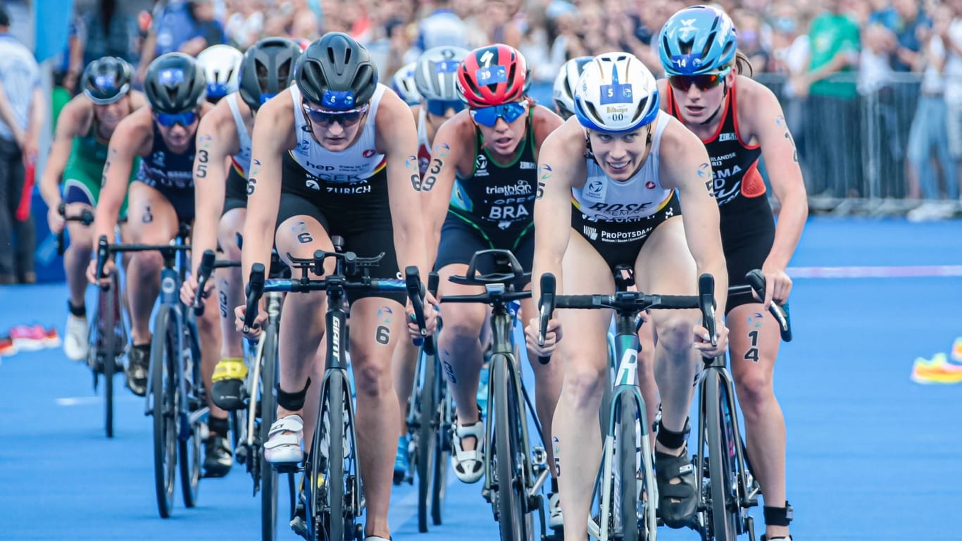 Triathlon in Hamburg (Symbolbild): In den kommenden Tagen gibt es umfangreiche Straßensperrungen wegen des Events.