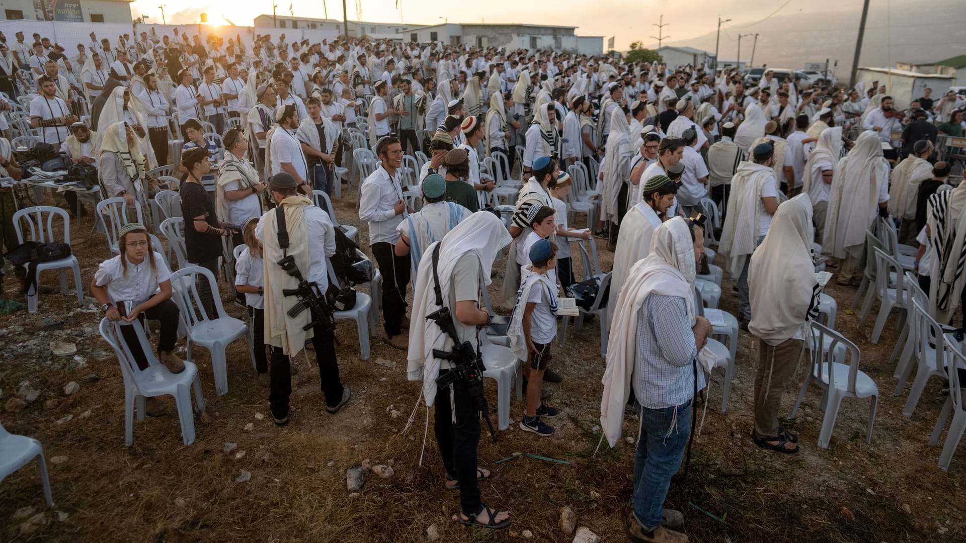 Palästinensische Gebiete: Jüdische Siedler beten im Außenposten Eviatar im israelisch besetzten Westjordanland.