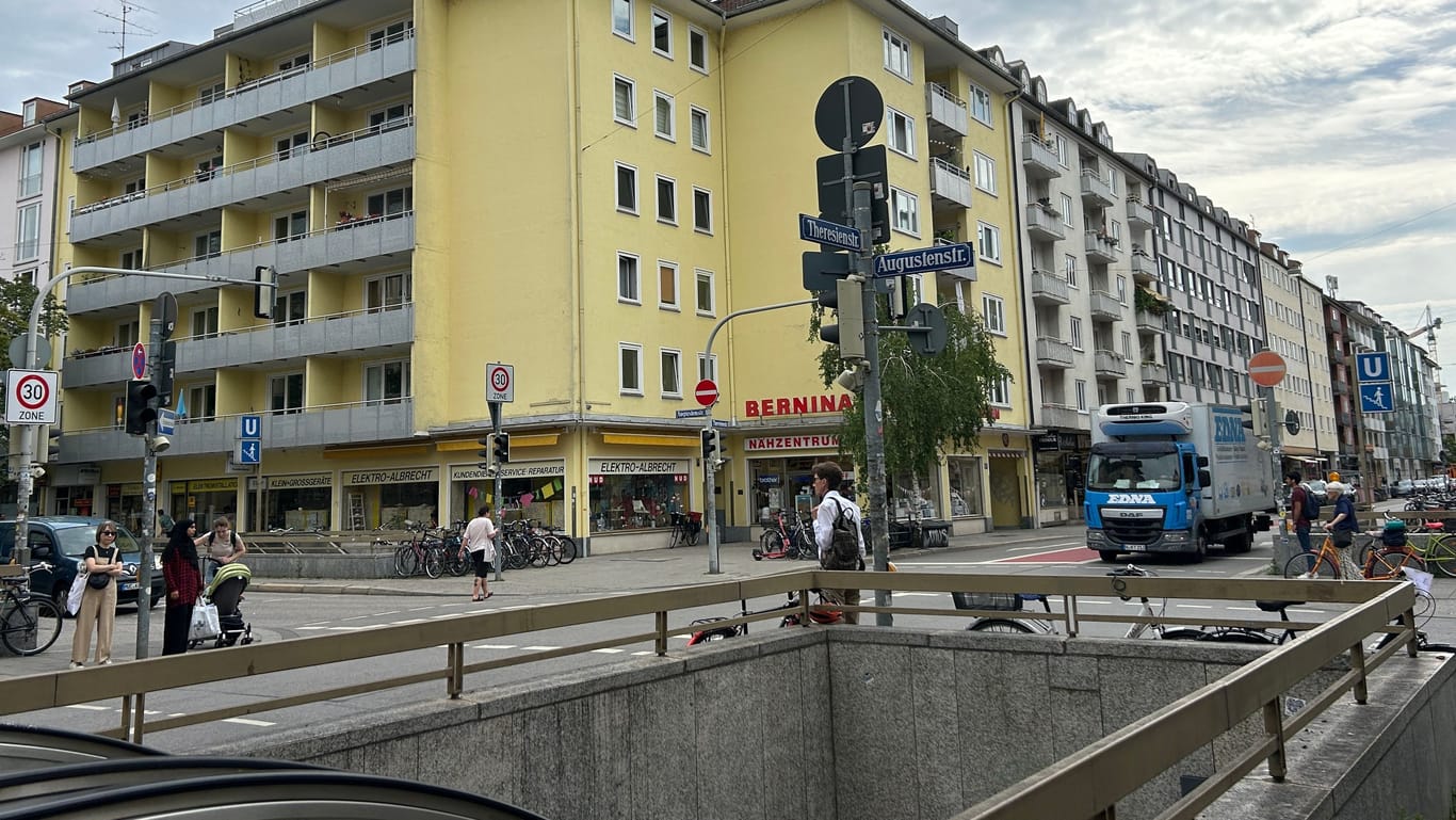 Die Augustenstraße in der Maxvorstadt zählt zu den frequentiertesten Straßen Münchens.