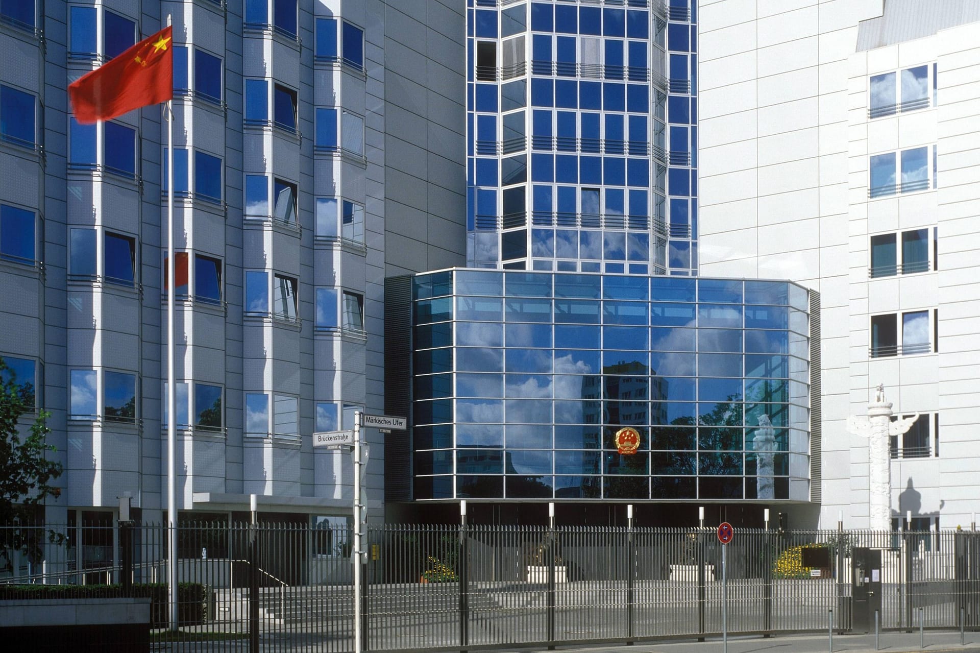 Gebäude der chinesischen Botschaft in Berlin (Symbolbild): Der Cyberangriff richte sich gegen ein Bundesamt.