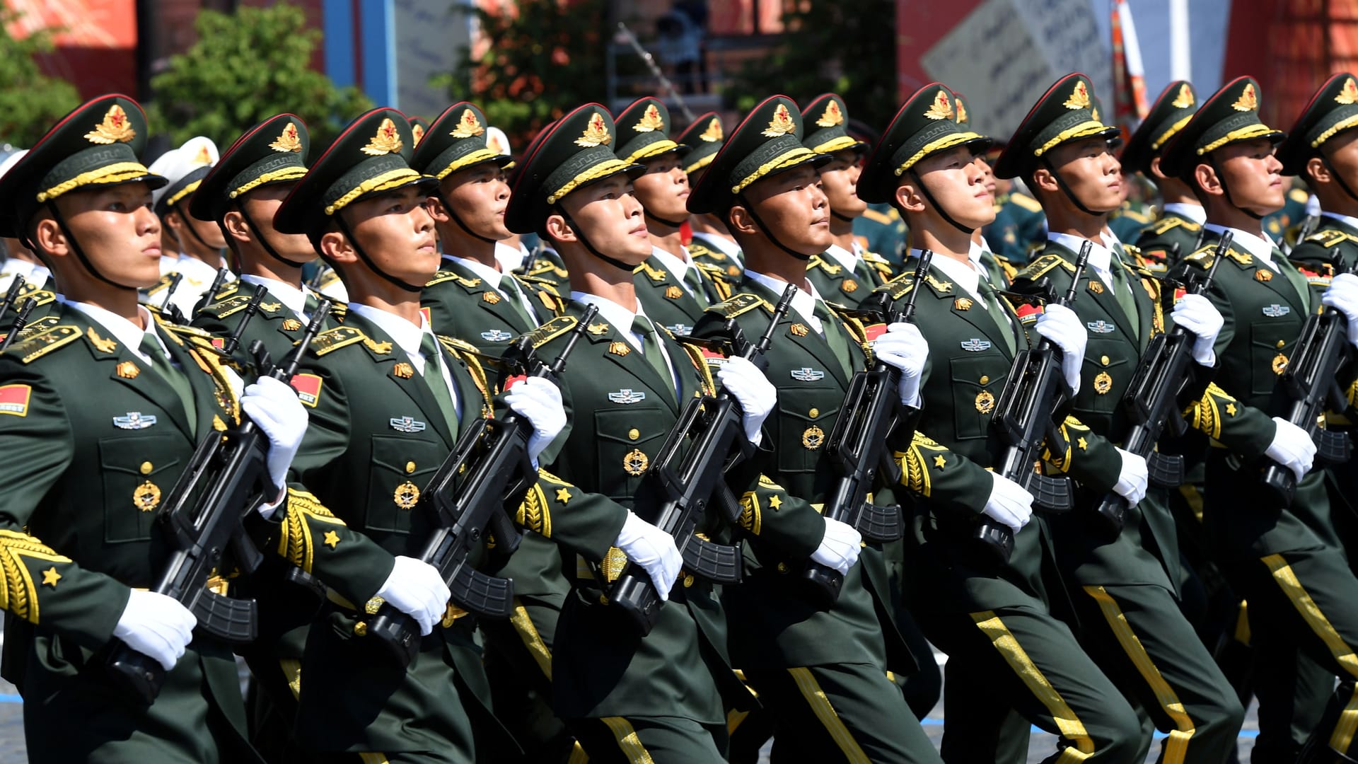 Chinesische Soldaten bei einer Parade auf dem Roten Platz in Moskau (Archivbild).