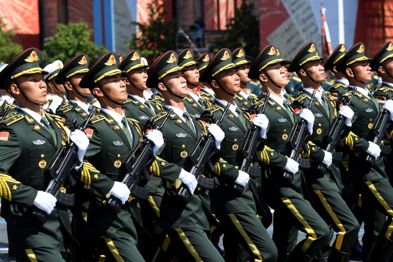 Chinesische Soldaten bei einer Parade auf dem Roten Platz in Moskau (Archivbild).