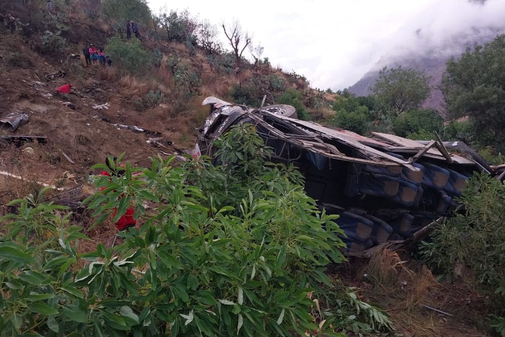 Bus stürzt von Klippe in Peru - Mindestens 20 Tote