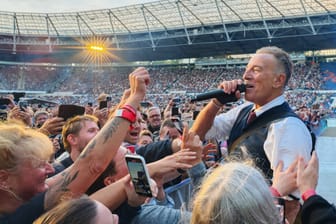 Bruce Springsteen bei seinem einzigen Konzert in Deutschland: Der US-Superstar war Anfang Juli in Hannover zu Gast.