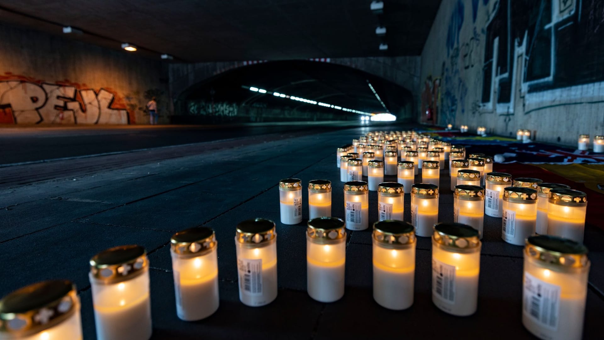 Nacht der Lichter vor dem Jahrestag des Loveparade-Unglücks Nacht der Lichter vor dem Jahrestag des Loveparade-Unglücks