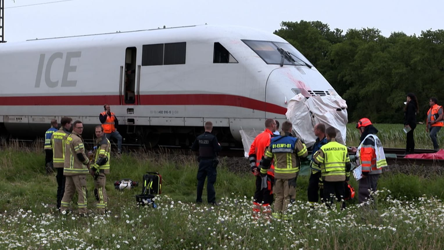 Radfahrer von einem Zug erfasst und tödlich verletzt