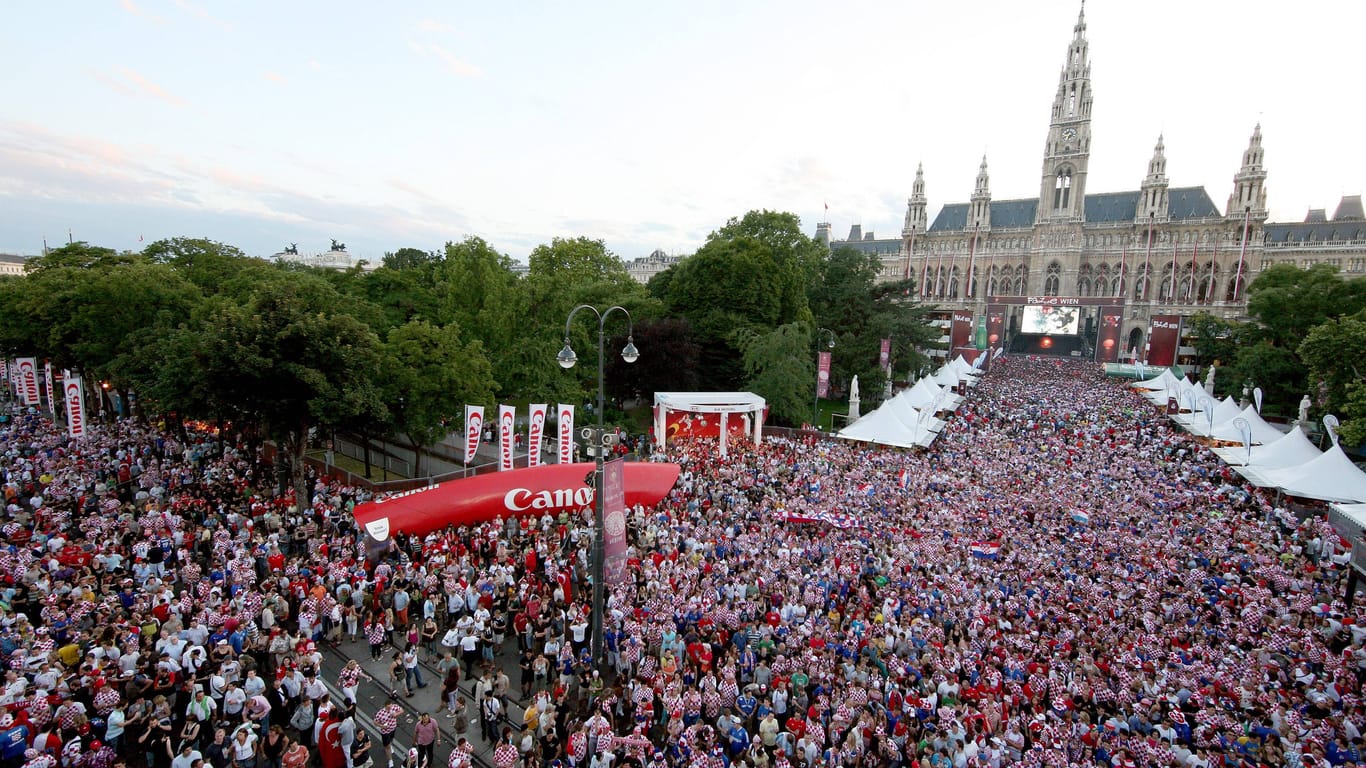 Public Viewing am Rathausplatz in Wien (Archivbild): Hier soll es zum Übergriff gekommen sein.