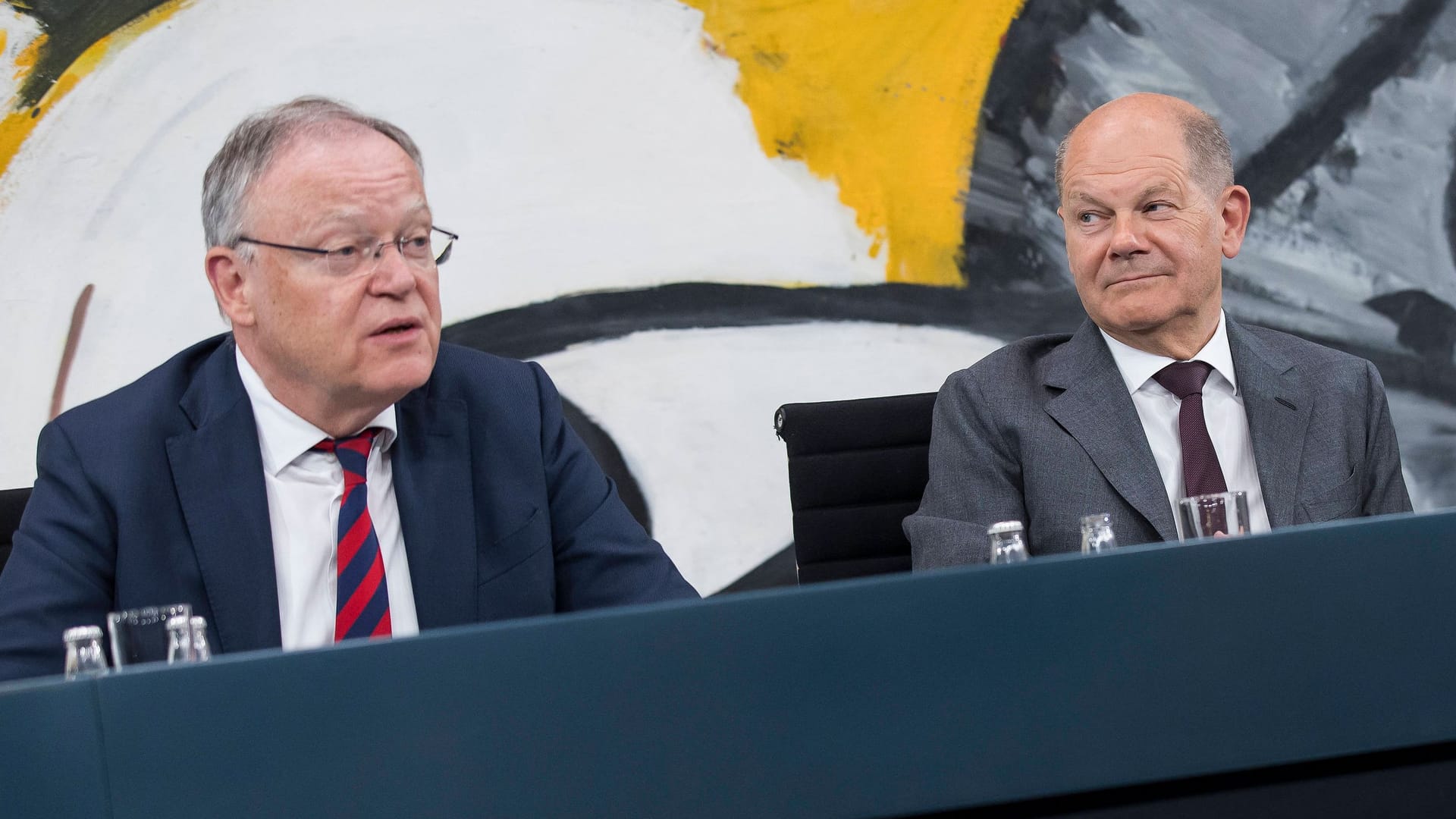 Weil (l.) mit Kanzler Scholz (r.) bei der Ministerpräsidentenkonferenz im Juni: "Die Ampel muss ihr Auftreten und ihre Kommunikation verbessern."