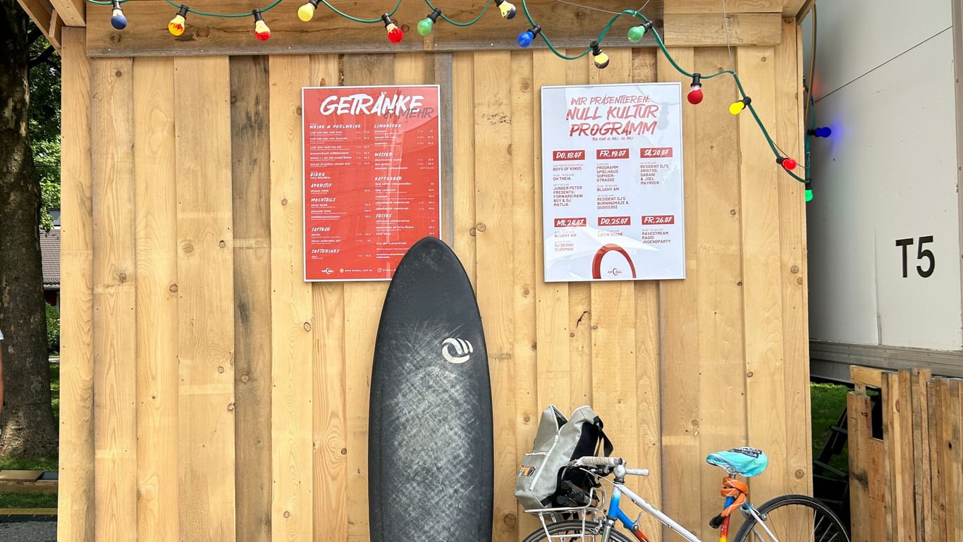 Zu den alkoholfreien Getränken gibt es auch ein kostenloses Kulturprogramm.