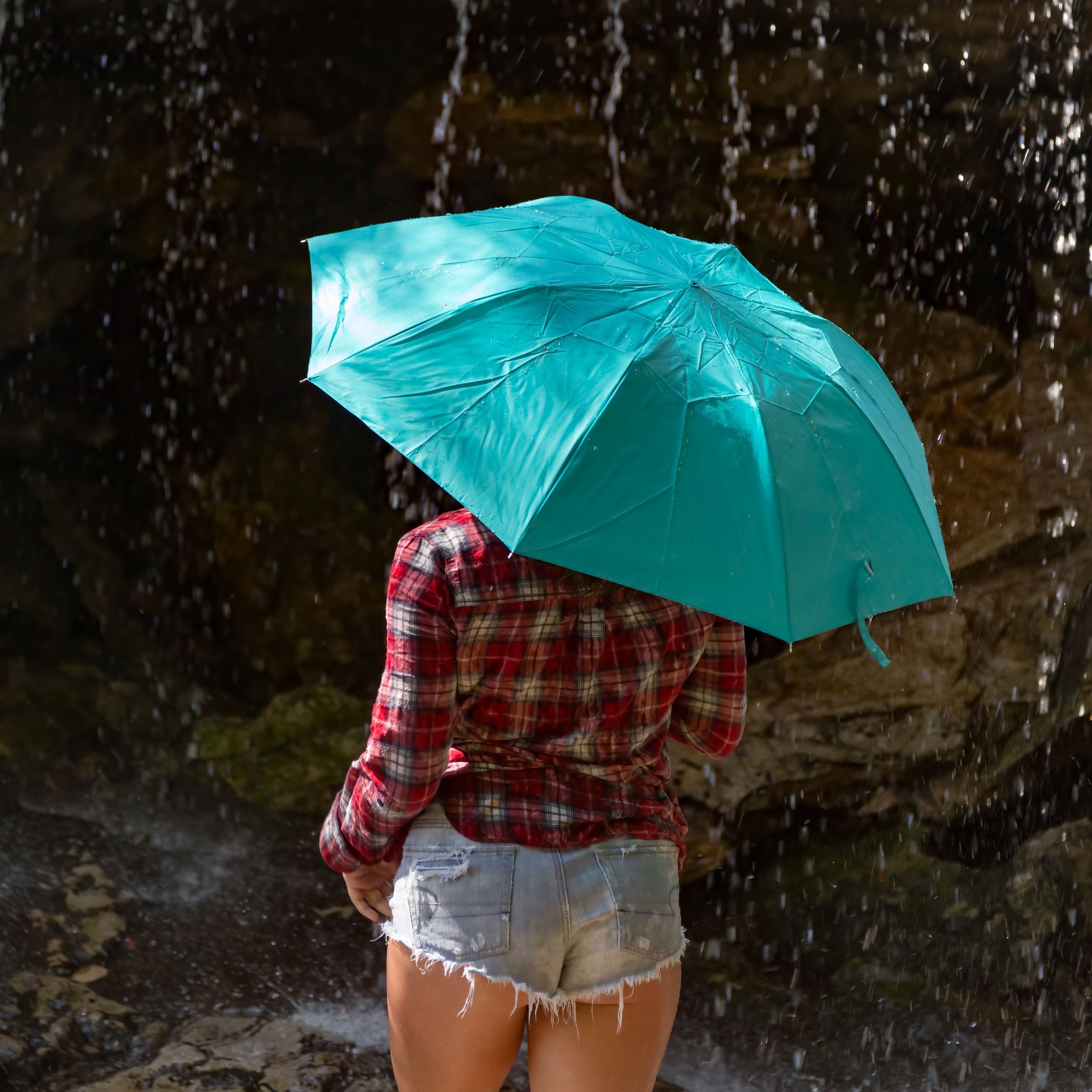 Hitze und Regen (Symbolbild): Am Samstag wird Waschküchen-Wetter erwartet.