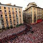 Zehntausende feiern in Spanien Start der blutigen Stierhatz