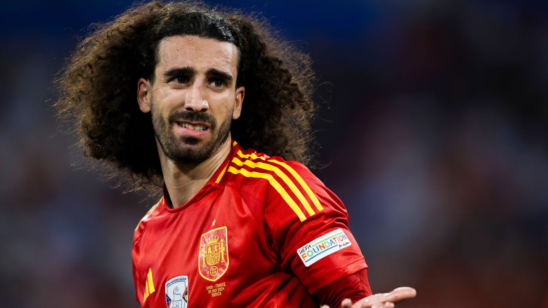 Marc Cucurella: Der spanische Linksverteidiger fällt mit seiner Haarpracht auf dem Spielfeld auf.