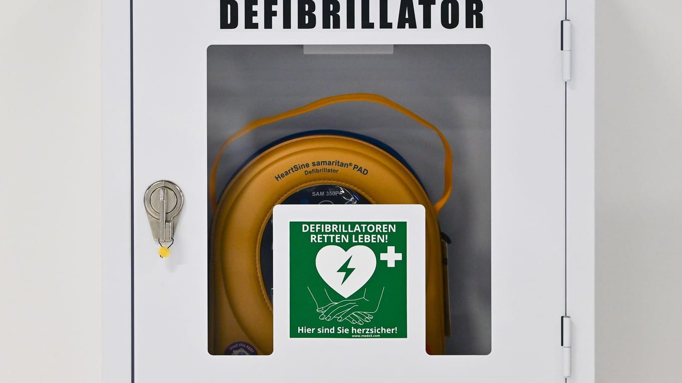 Defibrillator