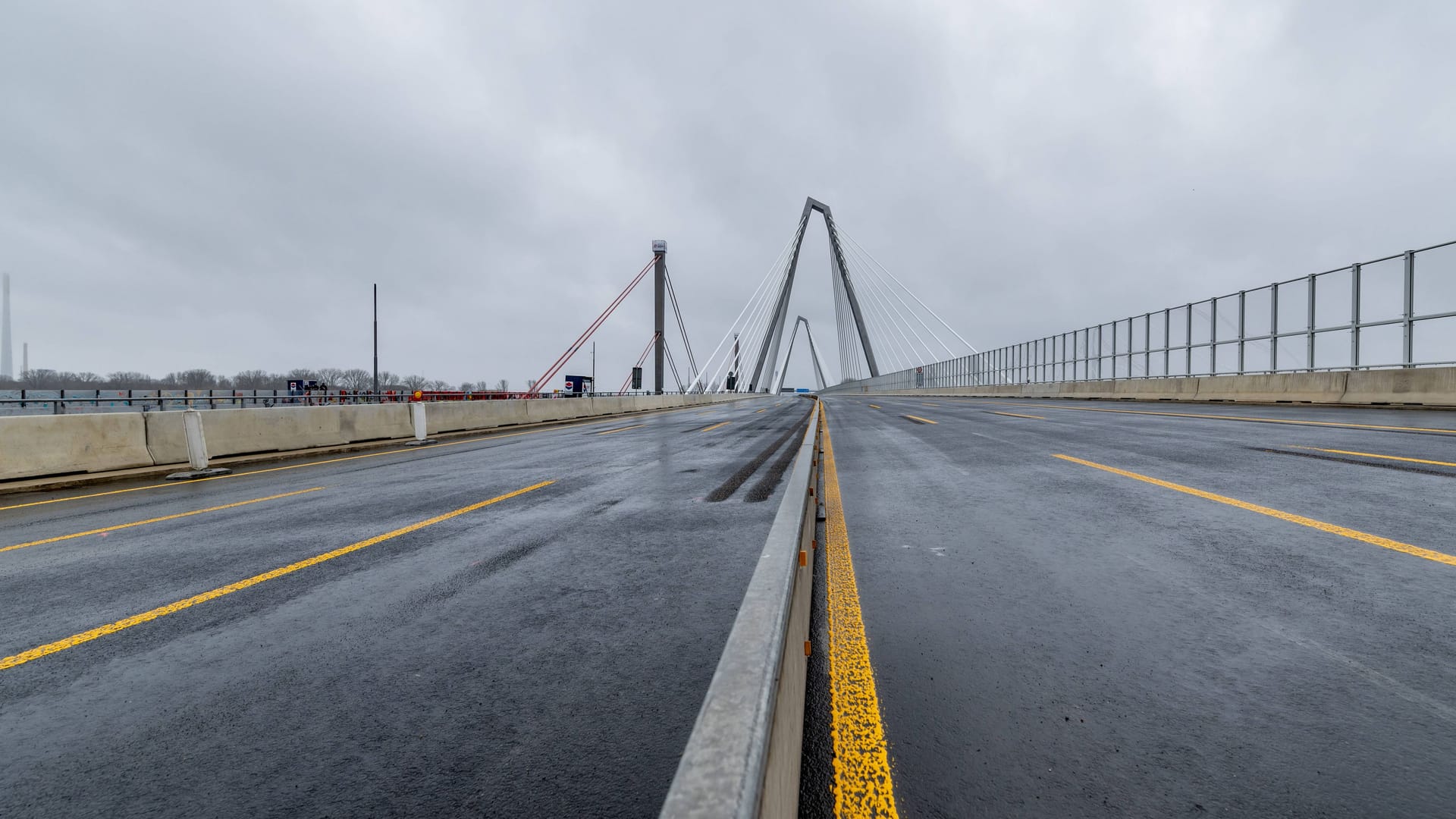 Strecke auf der neuen Rheinbrücke (Archivfoto): Ende Juli wird hier erneut gesperrt.