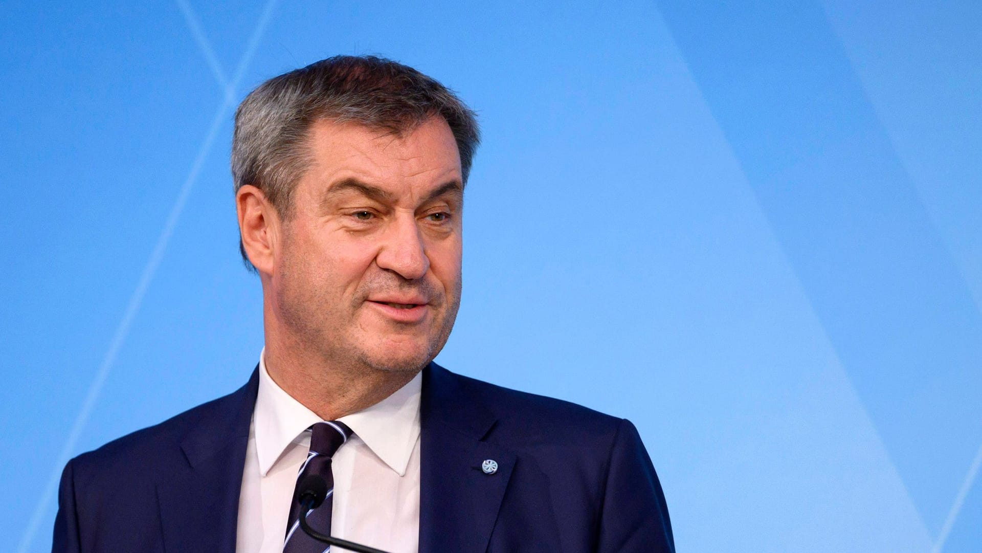 Markus Söder (CSU) bei einer Pressekonferenz (Archivbild): Der bayerische Ministerpräsident lobt die Zusammenarbeit mit CDU Chef Friedrich Merz.