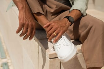 Mode von Tommy Hilfiger: Sparen Sie jetzt bei einer großen Auswahl an Sneakern für Herren. (Symbolbild)