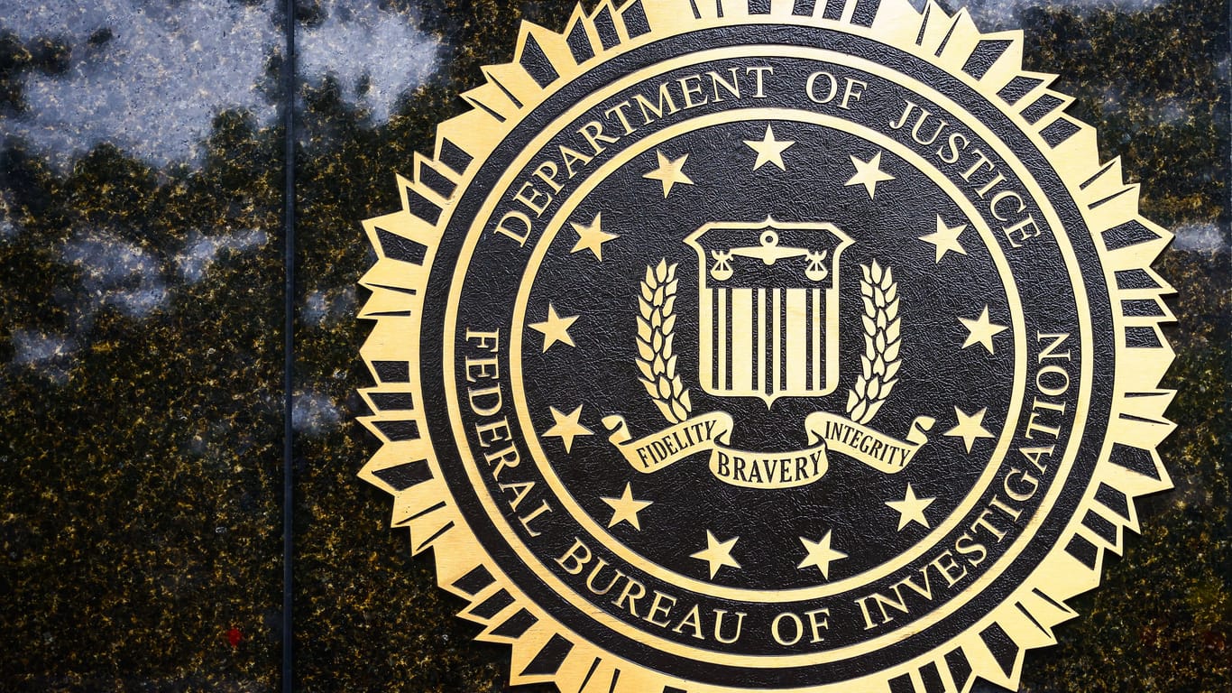 FBI Logo (Symbolbild): Die Hackergruppe hatte es hauptsächlich auf Nuklear- und Verteidigungsunternehmen abgesehen.