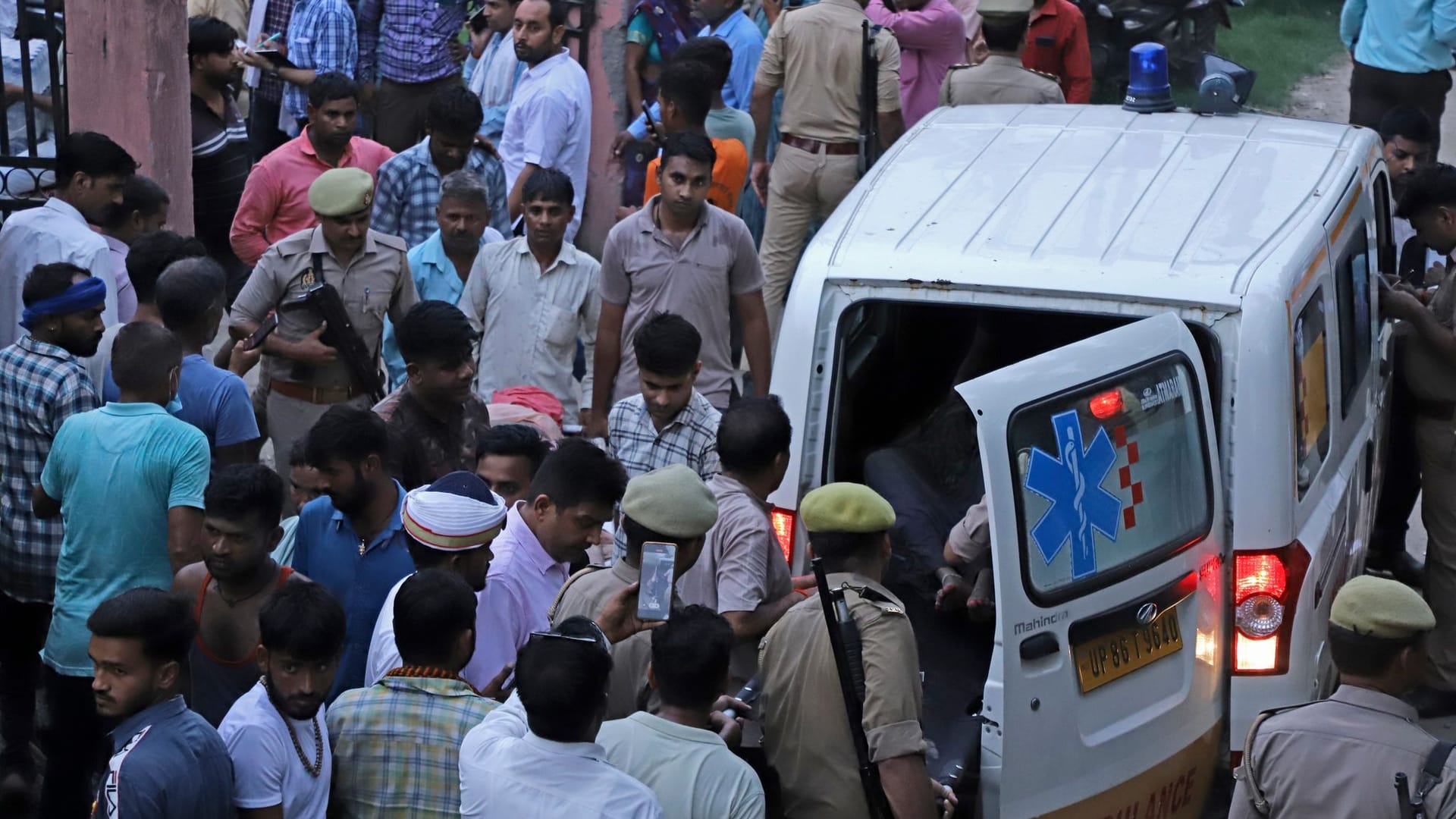 Mehrere Tote nach Massenpanik in Indien Mehrere Tote nach Massenpanik in Indien