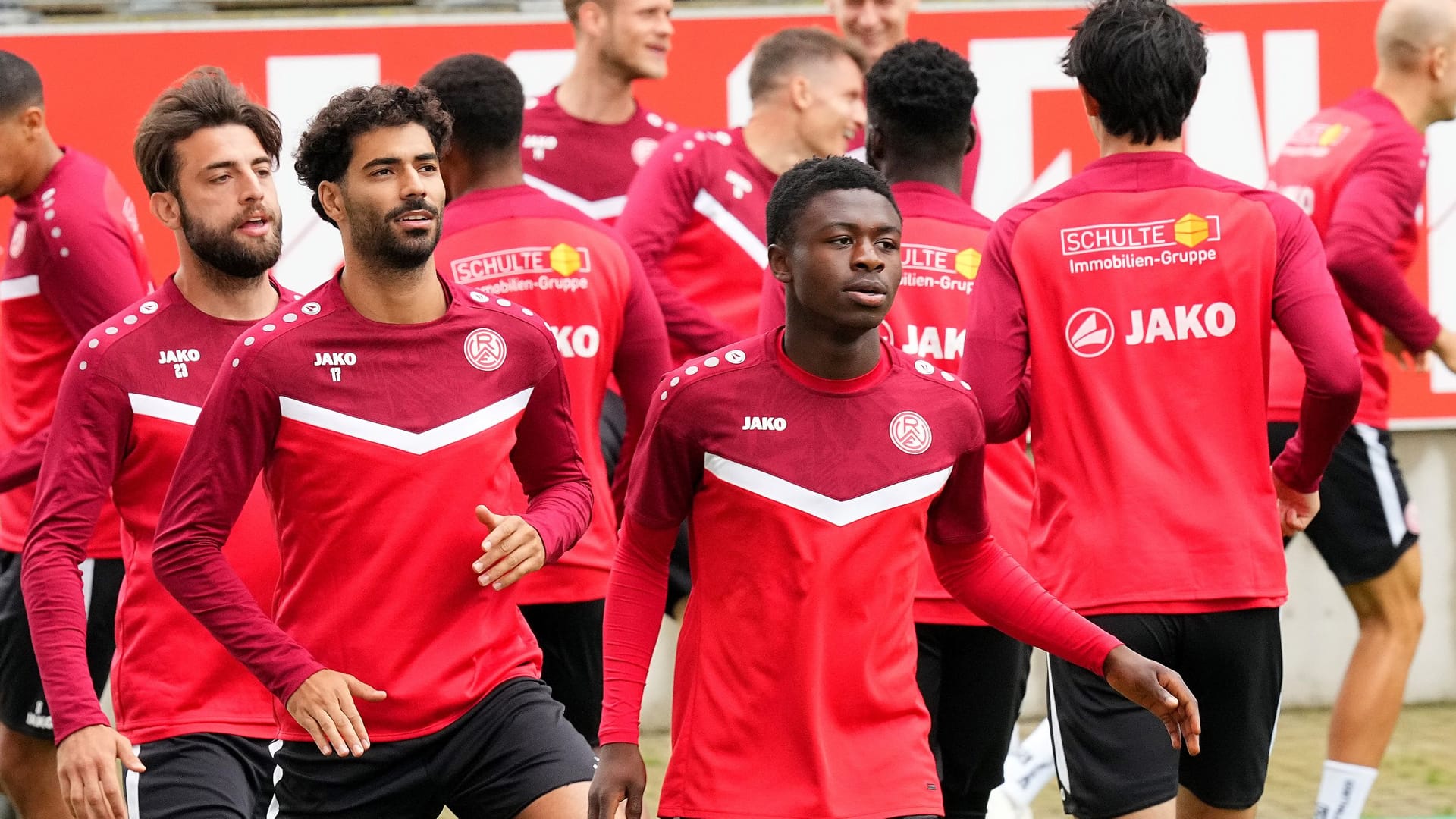 Training bei Rot-Weiss Essen: Der Klub hat auf Kritik seiner Fans am Trikot reagiert.