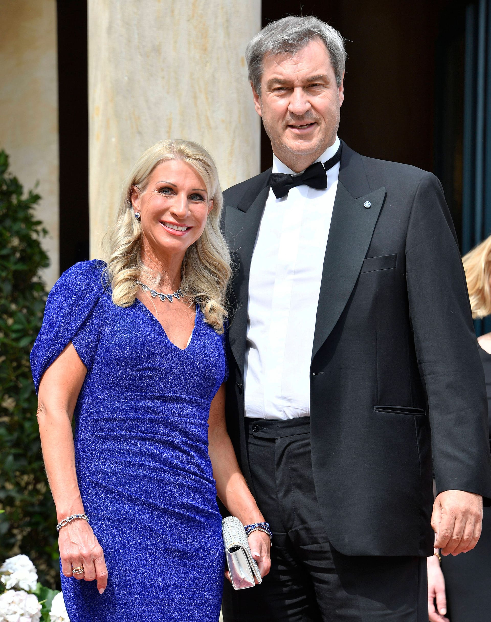 Markus Söder posiert mit seiner Ehefrau Karin Baumüller-Söder.