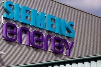 Das Logo der Firma Siemens Energy (Symbolbild): In den vergangenen drei Jahren konnte das Unternehmen sein Auftragsvolumen mehr als verdoppeln.