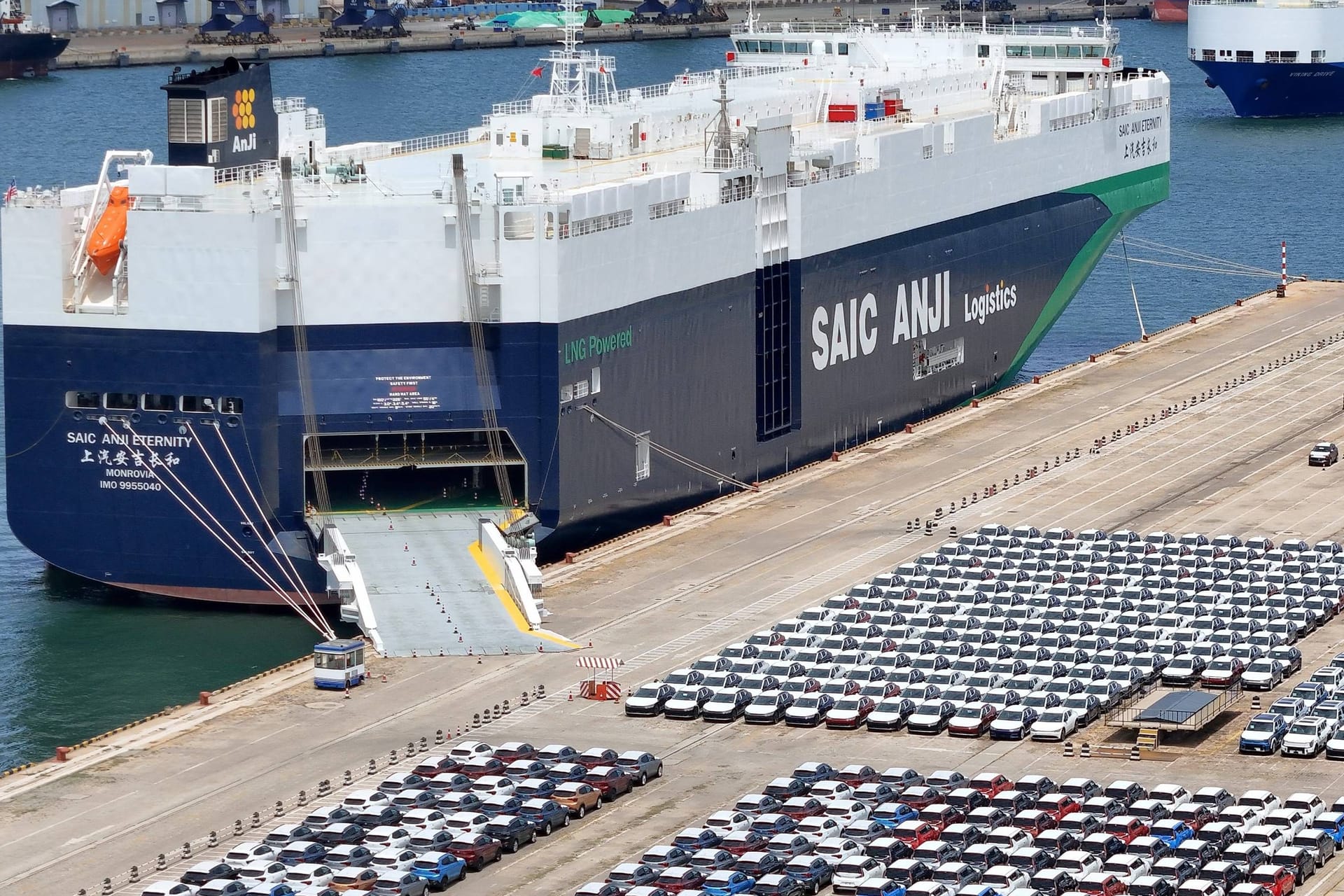 Tausende Autos in einem chinesischen Hafen (Symbolbild): Die chinesische Untersuchung konzentriert sich hauptsächlich auf mögliche "Handels- und Investitionshemmnisse".