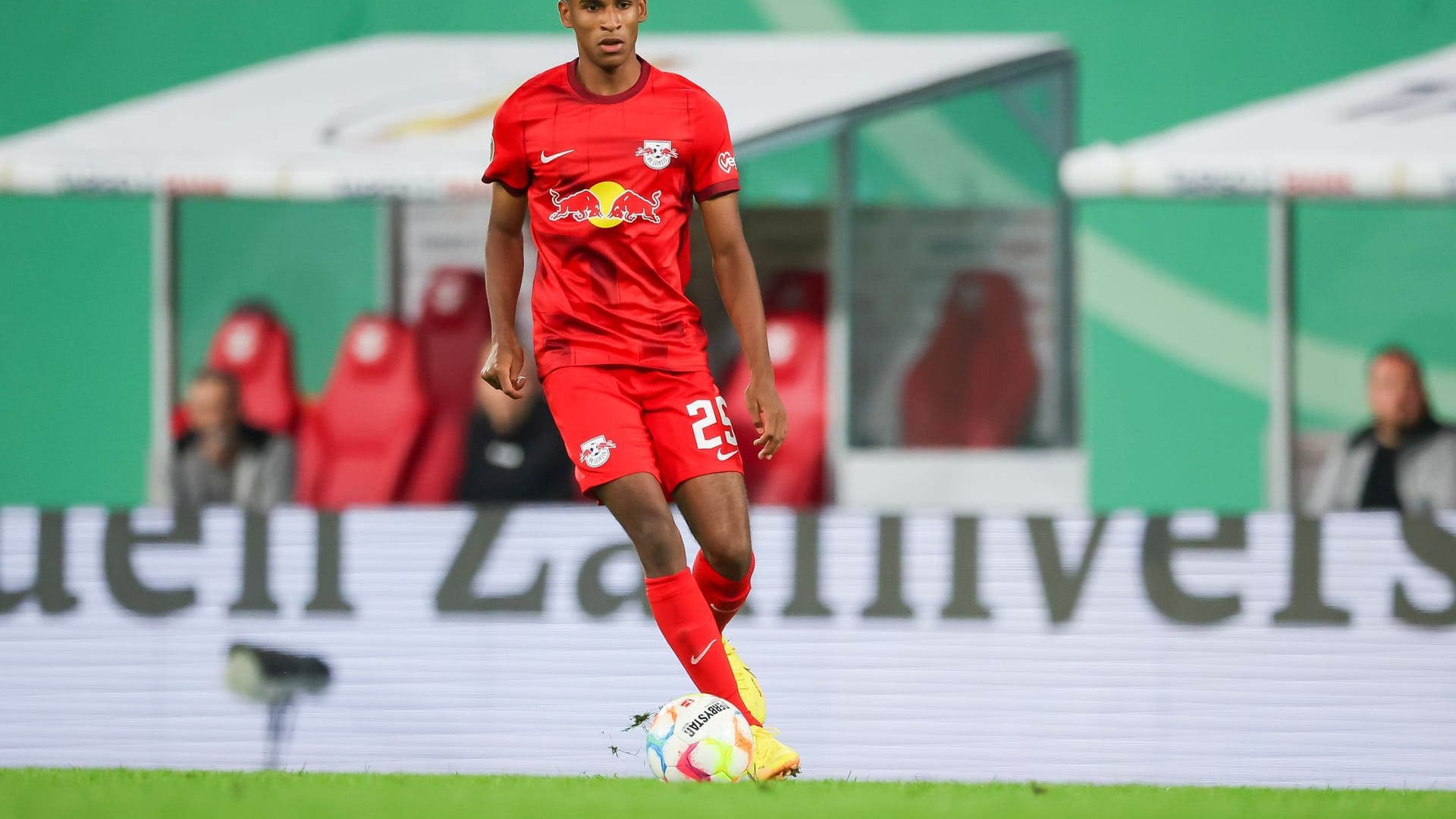 Sanoussy Ba im Trikot von RB Leipzig Sanoussy Ba im Trikot von RB Leipzig
