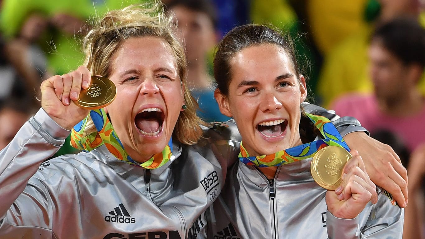 Kira Walkenhorst (rechts) an der Seite von Laura Ludwig: Bei den Olympischen Spielen in Rio de Janeiro gewannen sie die Gold-Medaille.