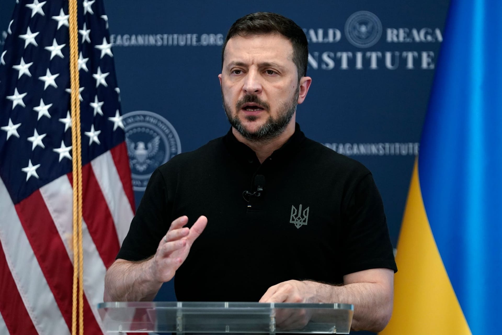 Der ukrainische Präsident Wolodymyr Selenskyj spricht im Ronald Reagan Institute am Rande des Nato-Gipfels.