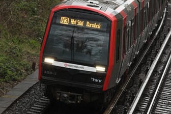 Eine U-Bahn der Linie U3 in Richtung Hauptbahnhof (Symbolbild): Vorerst droht kein neuer Streik bei der Hamburger Hochbahn.