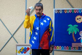 Präsidentenwahl in Venezuela: Wahllokale schließen