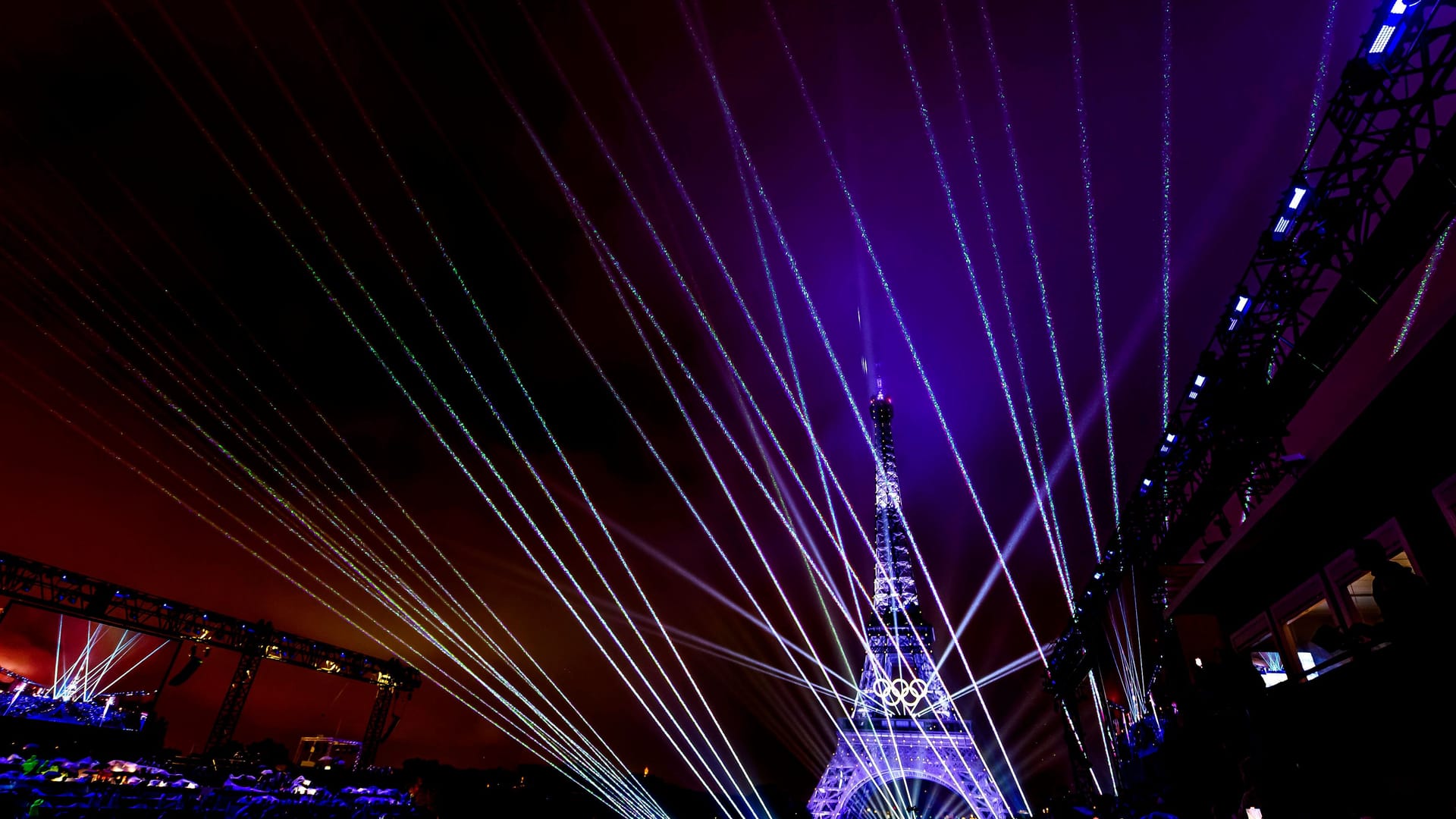 Spektakel in Paris: Am Freitagabend wurden die 33. Olympischen Sommerspiele mit einer pompösen Zeremonie quer durch die französische Hauptstadt offiziell eröffnet. Die schönsten Bilder der Feier.