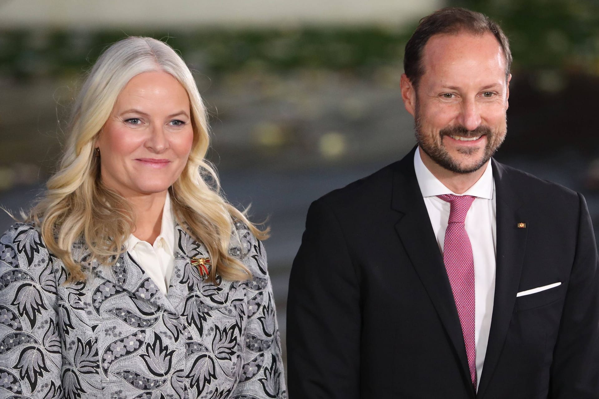 Mette-Marit und Haakon von Norwegen: Das Kronprinzenpaar ist seit 2001 verheiratet.